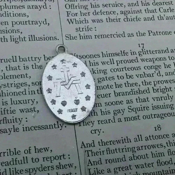 Two Madonna Virgin Mary charms - Picture 6 of 9